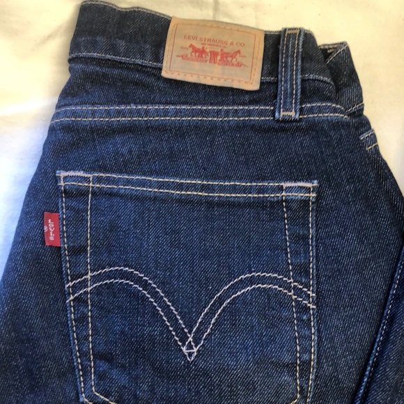 Levi’s - Picture 2 of 3